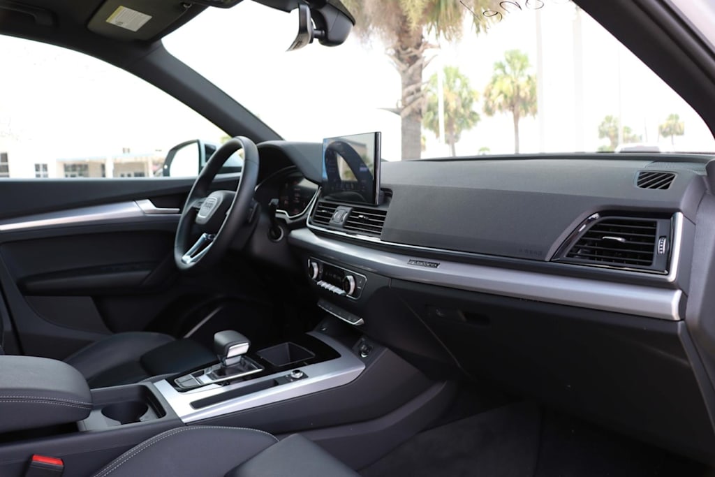 Thumbnail: 2025 Audi Q5 - 14