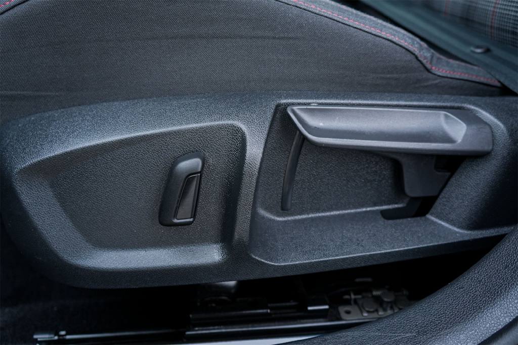 Thumbnail: 2024 Volkswagen Golf - 22