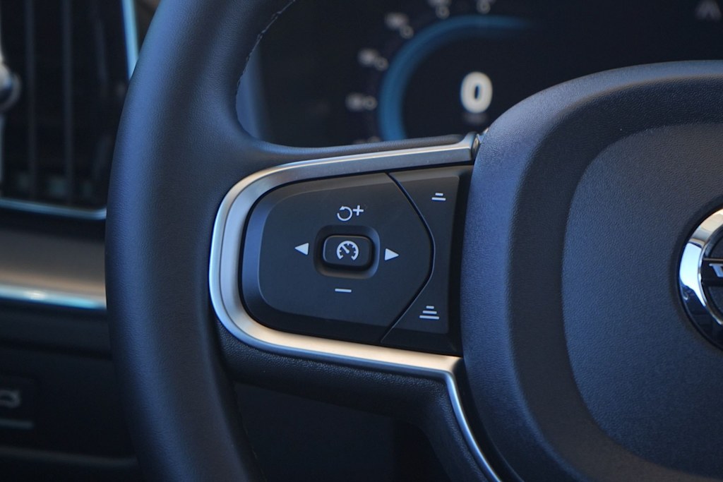 Thumbnail: 2024 Volvo XC60 - 23