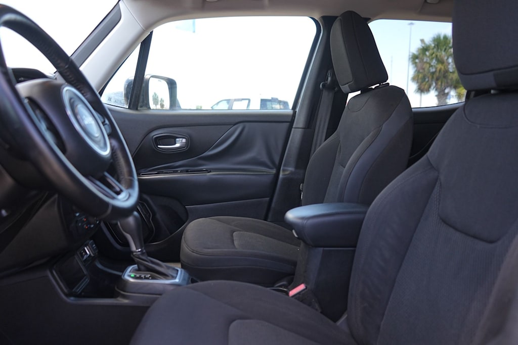 Thumbnail: 2018 Jeep Renegade - 11