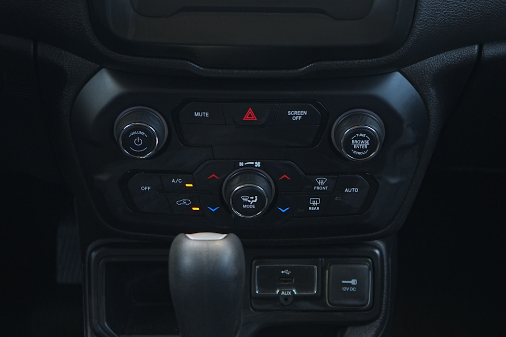 Thumbnail: 2018 Jeep Renegade - 25