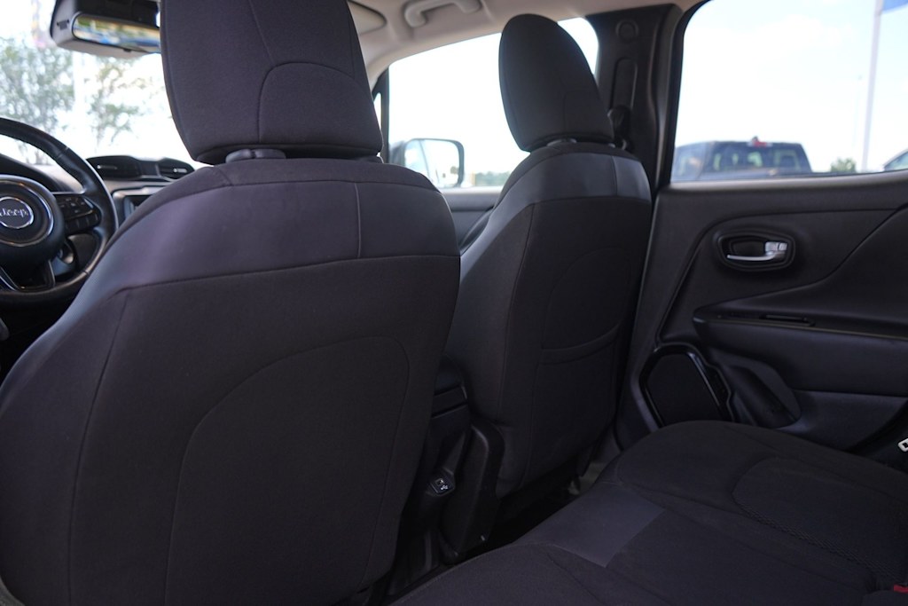 Thumbnail: 2018 Jeep Renegade - 13
