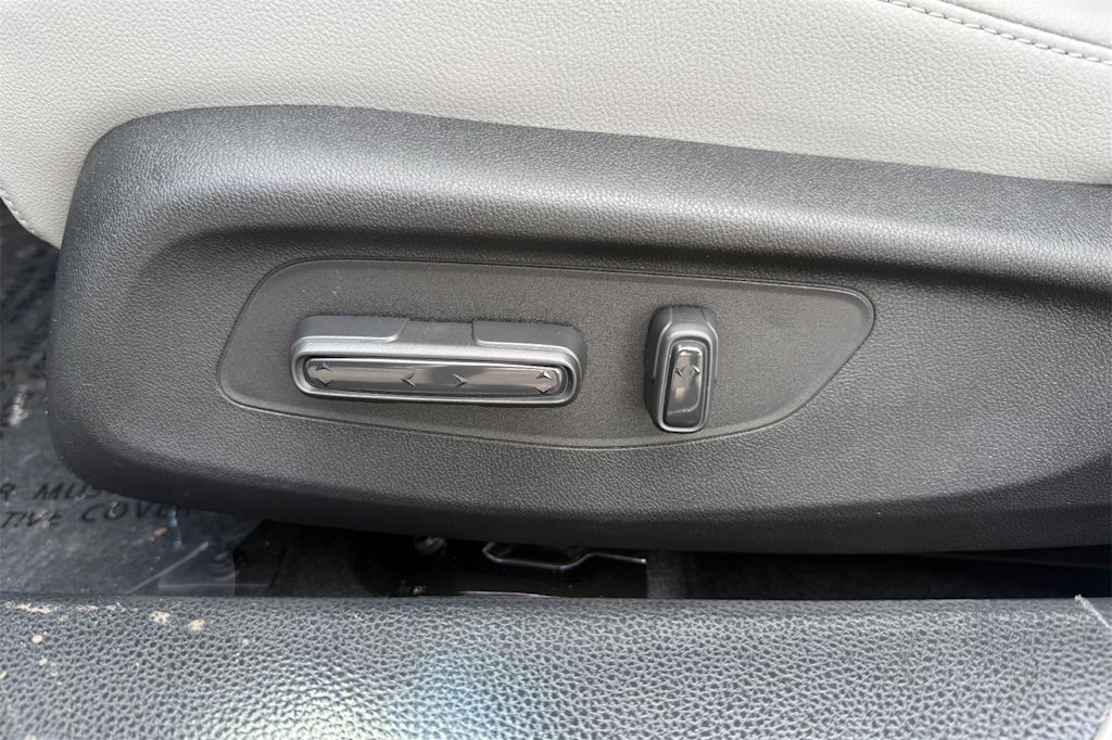 Thumbnail: 2025 Acura Integra - 24