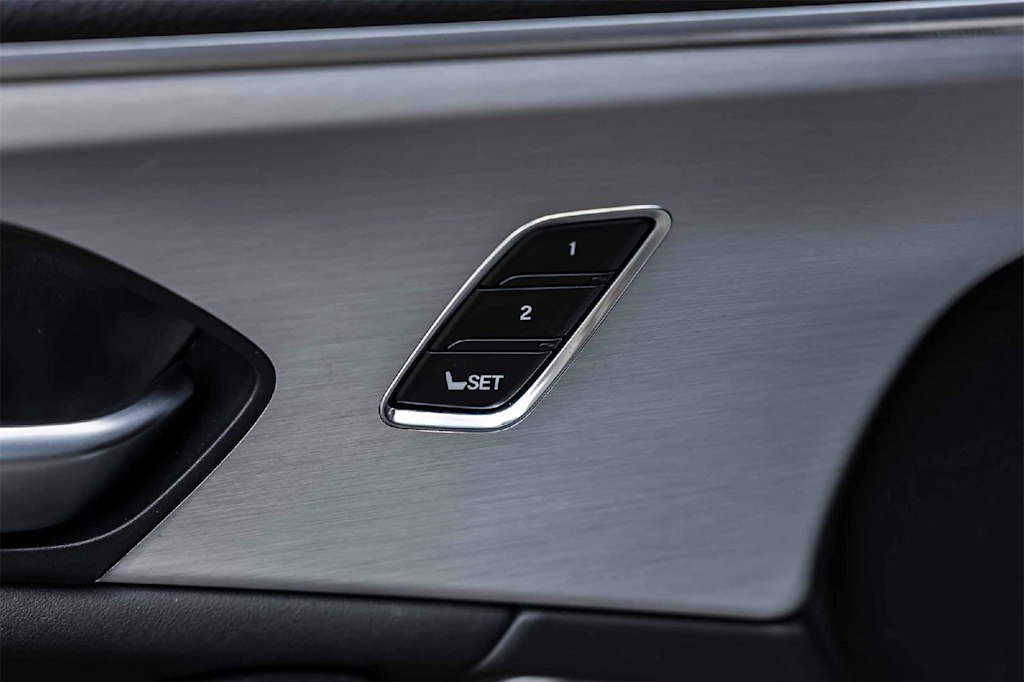 Thumbnail: 2025 Acura TLX - 28