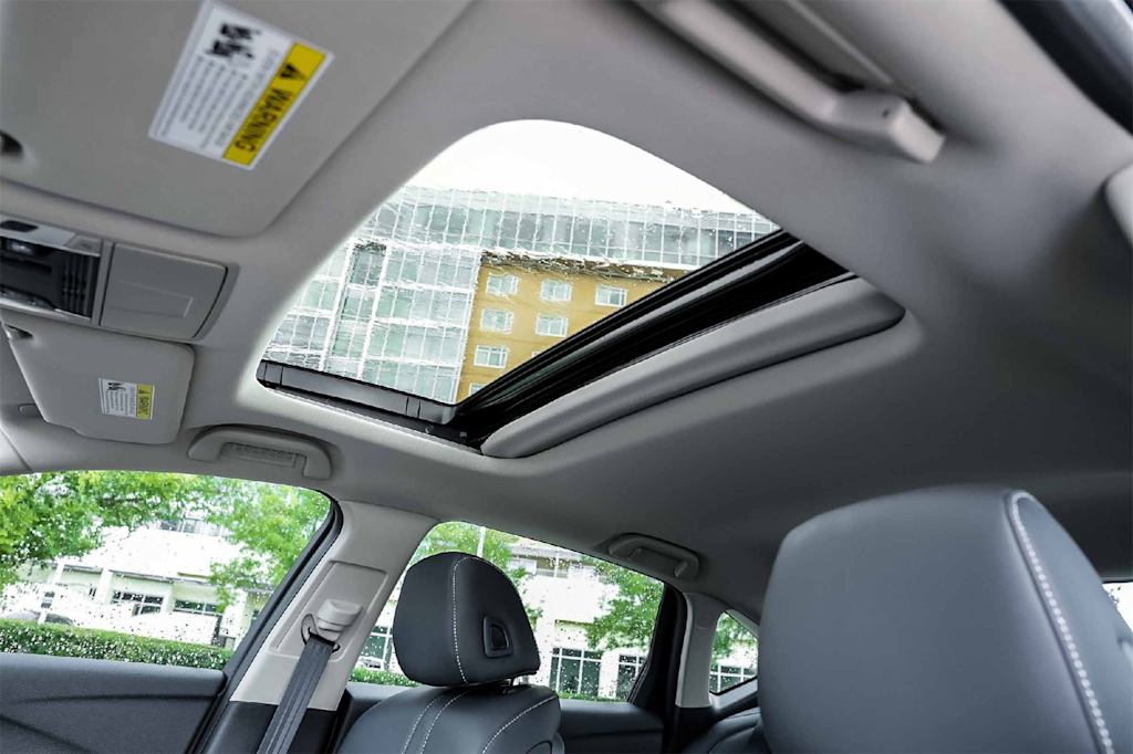 Thumbnail: 2025 Acura TLX - 26