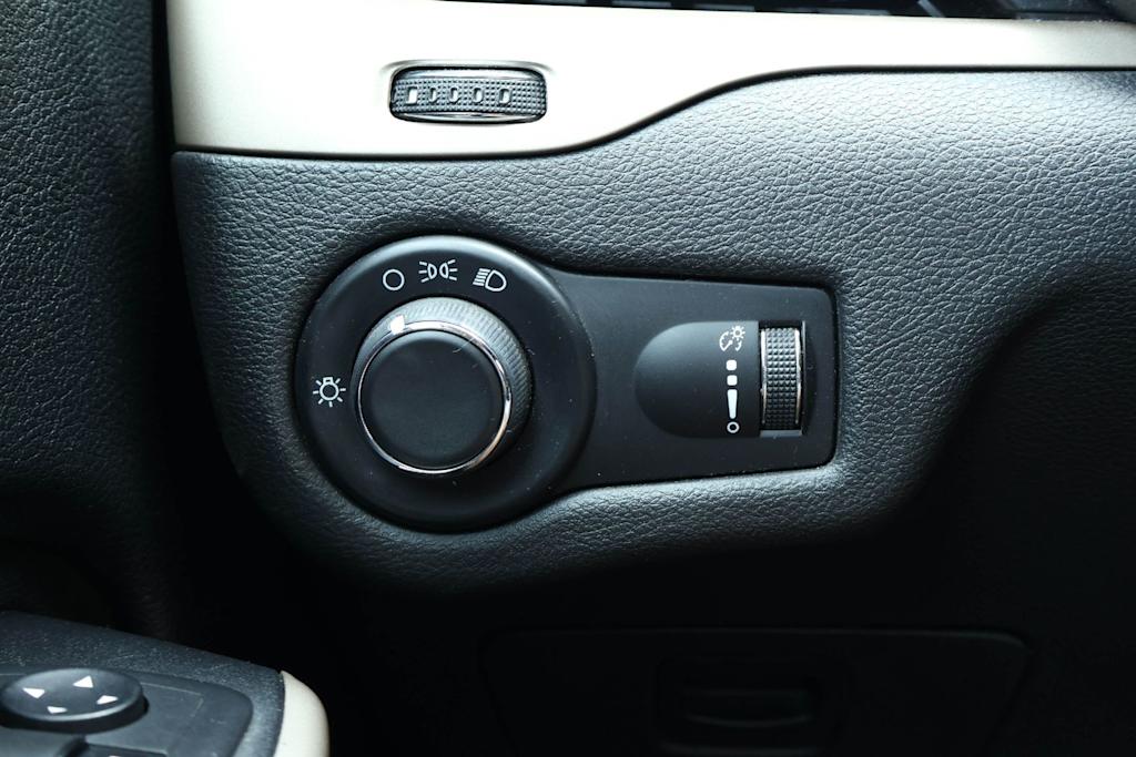 Thumbnail: 2017 Jeep Cherokee - 27
