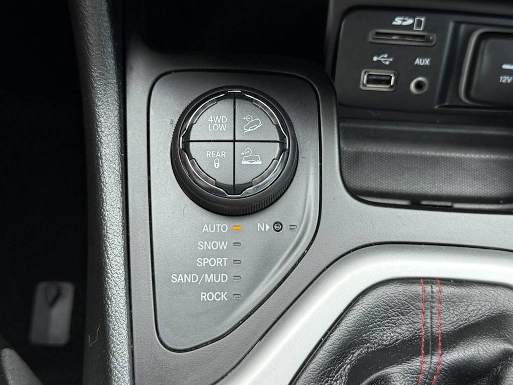 2014 Jeep Cherokee Trailhawk 26