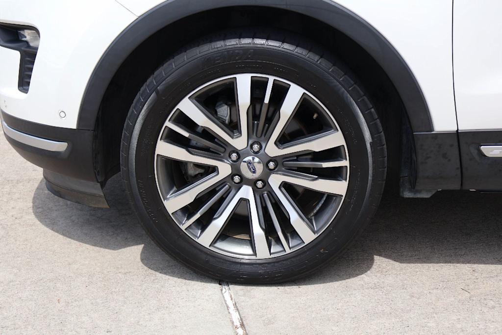 Thumbnail: 2019 Ford Explorer - 8