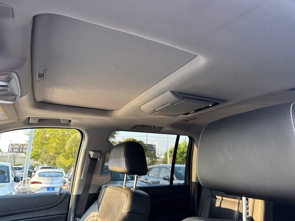 Thumbnail: 2017 Chevrolet Suburban - 10