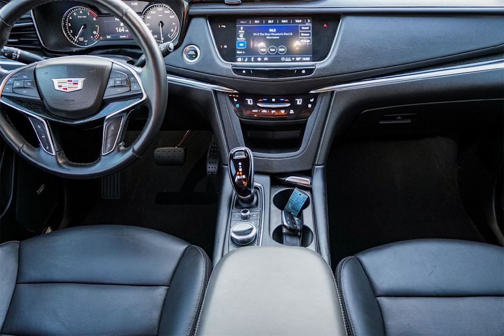 Thumbnail: 2022 Cadillac XT5 - 9