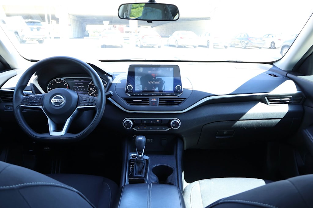 Thumbnail: 2020 Nissan Altima - 10