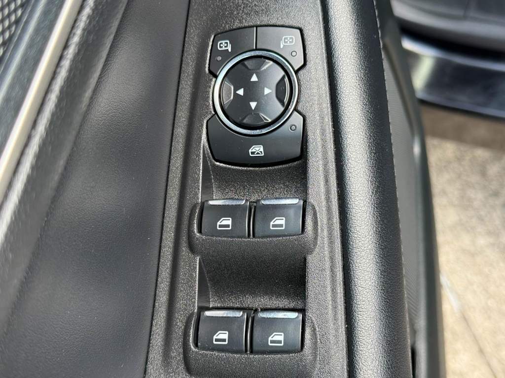 2023 Ford Edge SEL 28