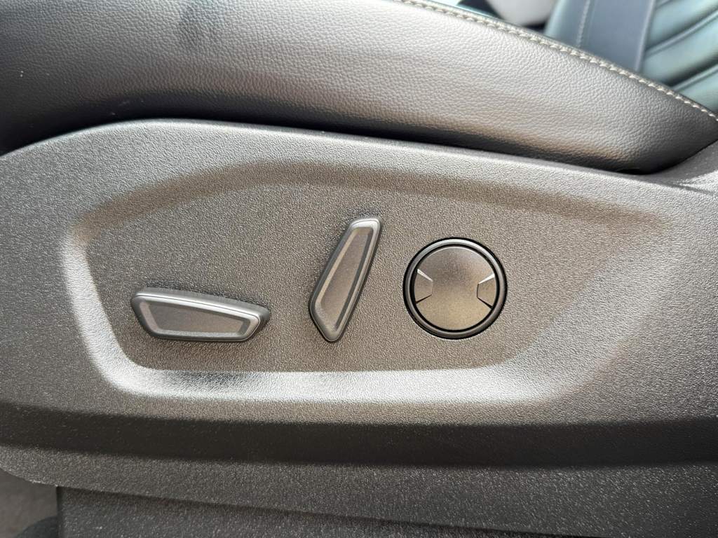 2023 Ford Edge SEL 24