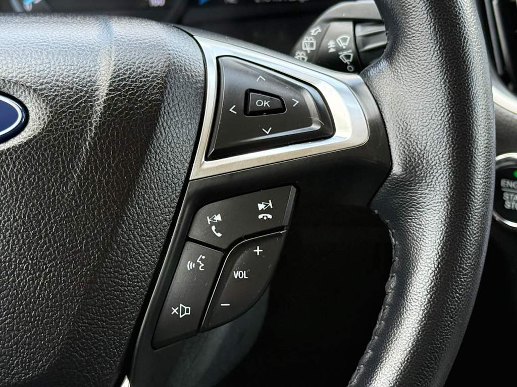 2023 Ford Edge SEL 23