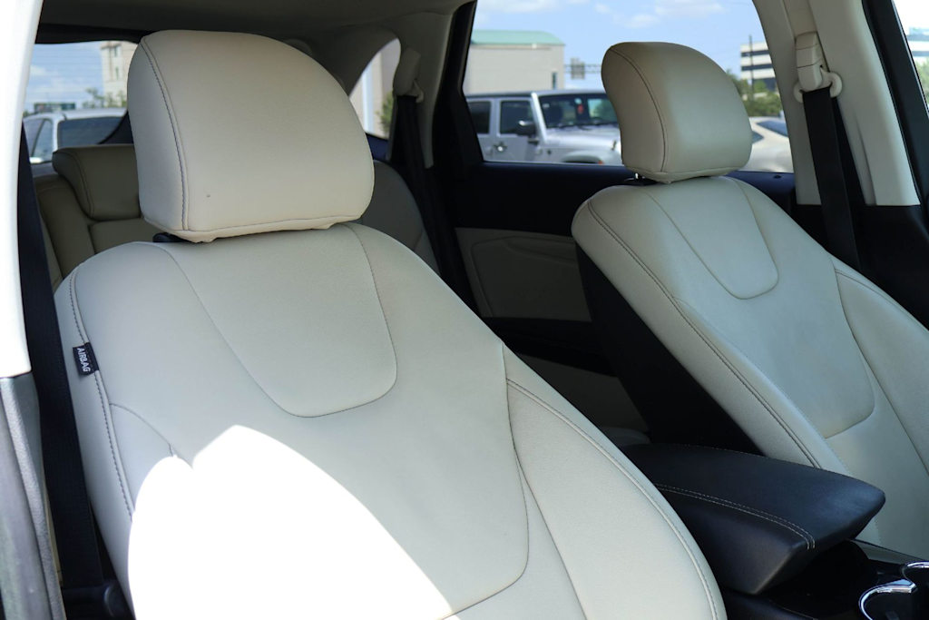 Thumbnail: 2015 Ford Edge - 21