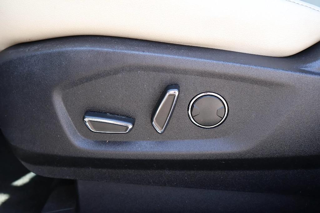Thumbnail: 2015 Ford Edge - 24