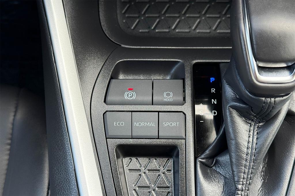 Thumbnail: 2025 Toyota RAV4 - 25