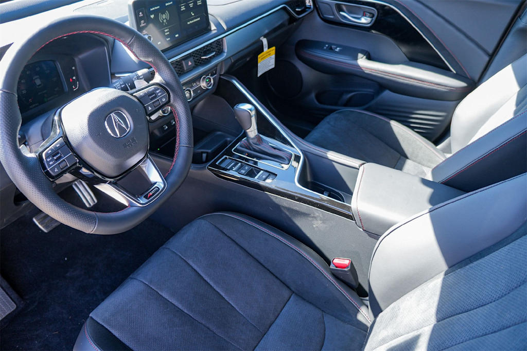 Thumbnail: 2025 Acura ADX - 2