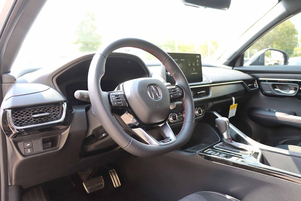 Thumbnail: 2025 Acura ADX - 2