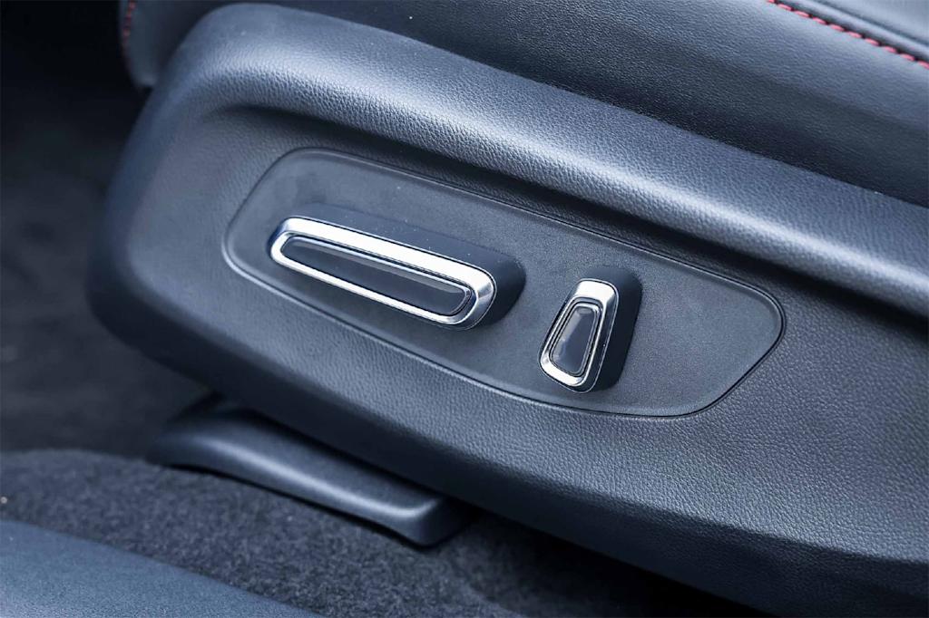 Thumbnail: 2025 Acura ADX - 26