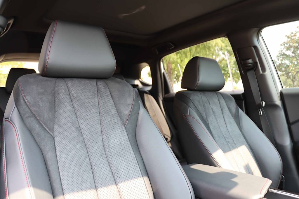 Thumbnail: 2025 Acura ADX - 12