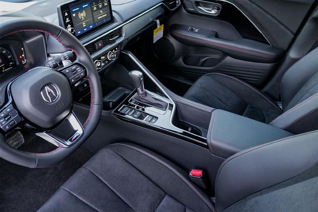 Thumbnail: 2025 Acura ADX - 2