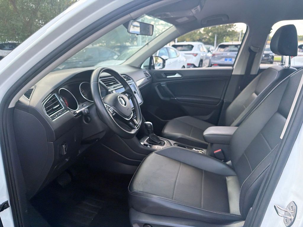 Thumbnail: 2020 Volkswagen Tiguan - 3