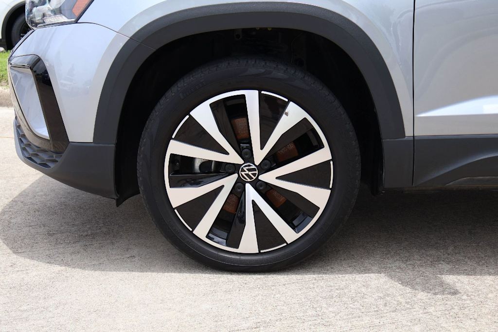 Thumbnail: 2022 Volkswagen Taos - 8