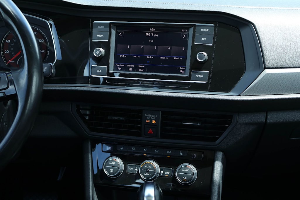 Thumbnail: 2019 Volkswagen Jetta - 15