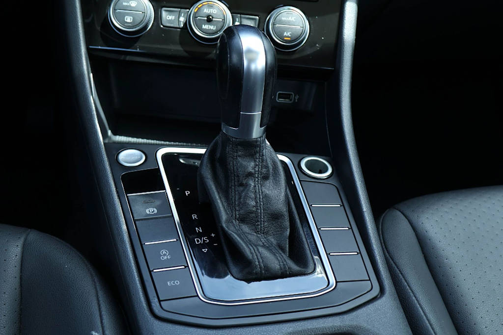 Thumbnail: 2019 Volkswagen Jetta - 16