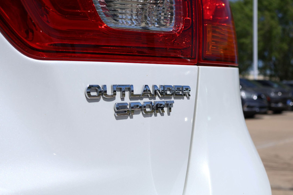 Thumbnail: 2015 Mitsubishi Outlander Sport - 7