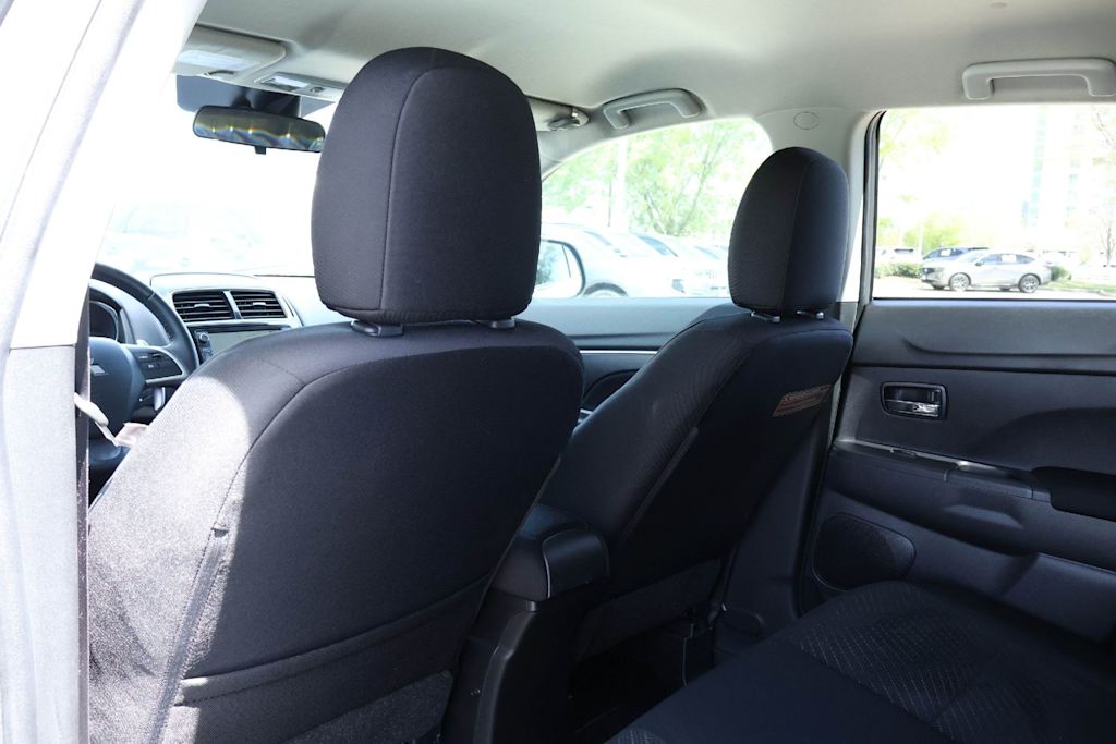 Thumbnail: 2015 Mitsubishi Outlander Sport - 12