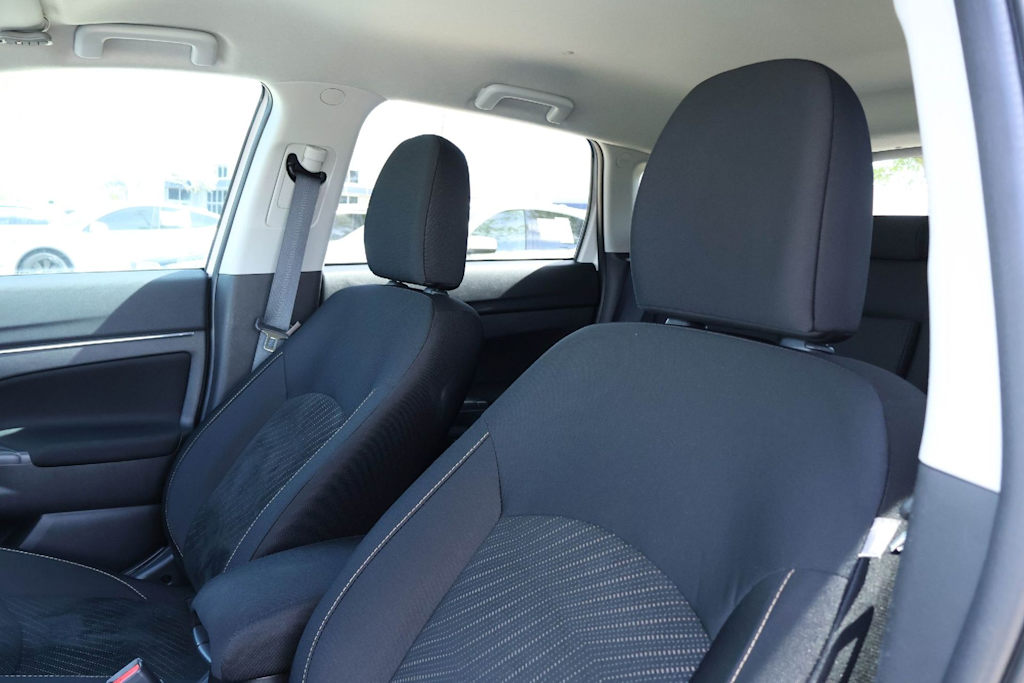 Thumbnail: 2015 Mitsubishi Outlander Sport - 11