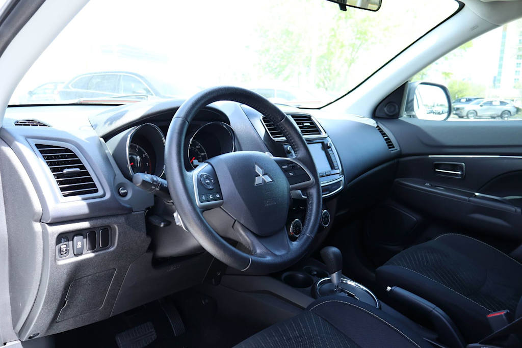 Thumbnail: 2015 Mitsubishi Outlander Sport - 2