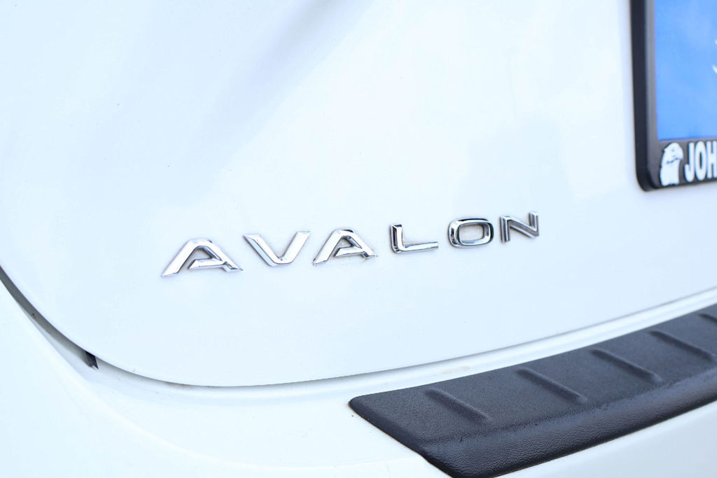 Thumbnail: 2017 Toyota Avalon - 7