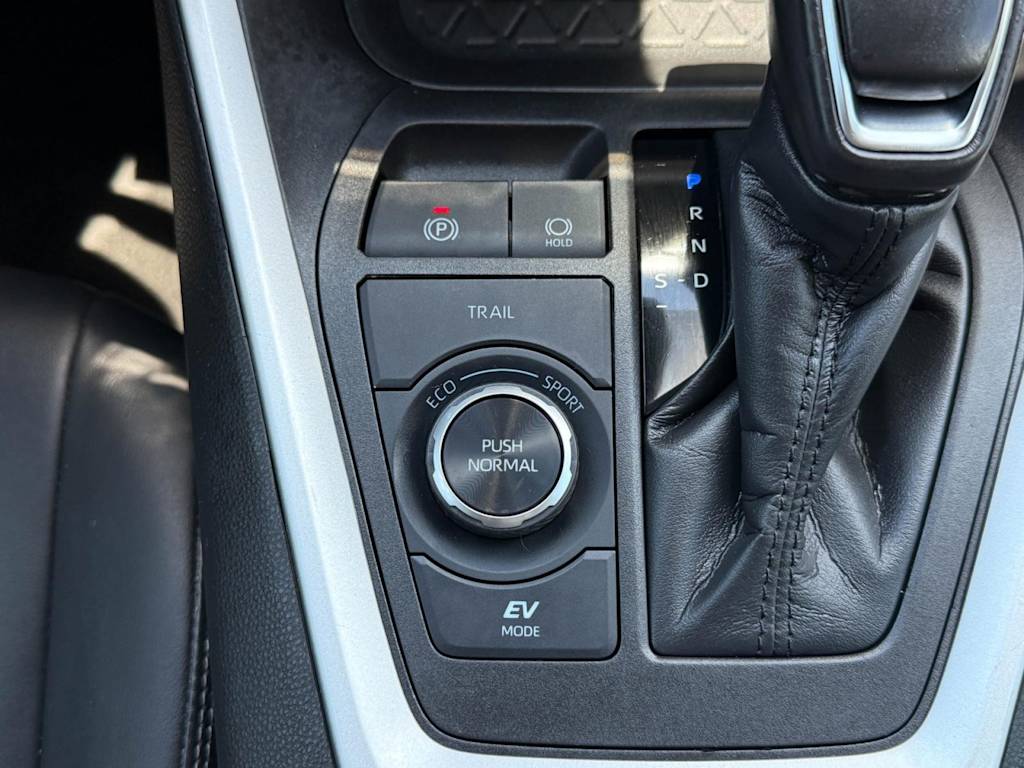 Thumbnail: 2021 Toyota RAV4 - 25