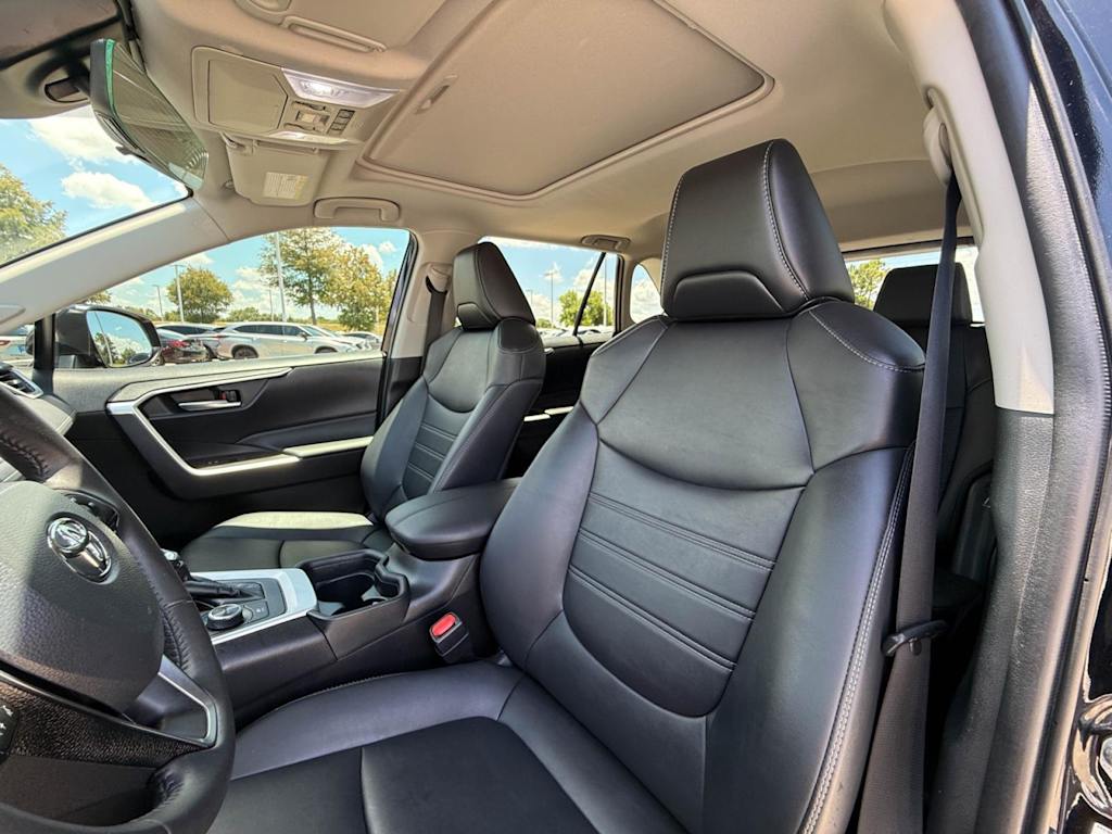 Thumbnail: 2021 Toyota RAV4 - 9
