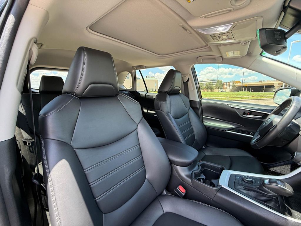 Thumbnail: 2021 Toyota RAV4 - 10