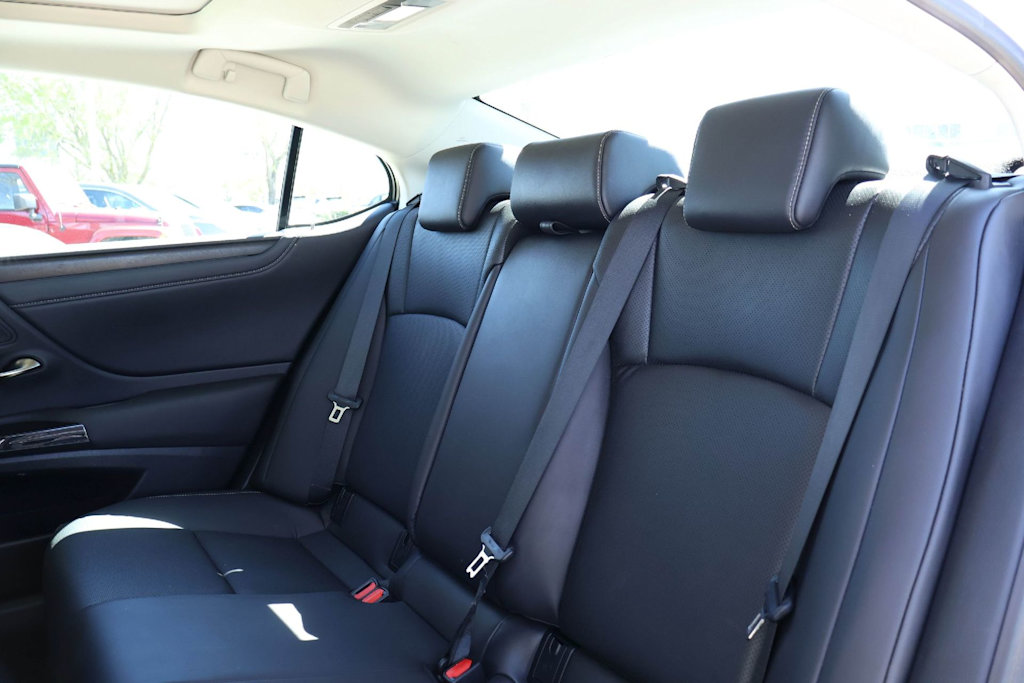 Thumbnail: 2023 Lexus ES - 21