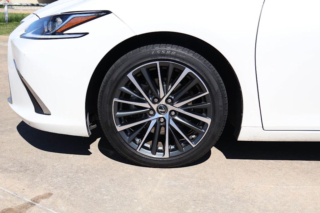 Thumbnail: 2023 Lexus ES - 7