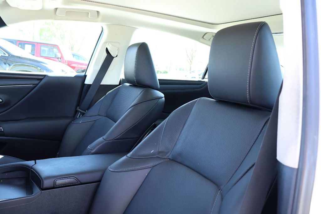 Thumbnail: 2023 Lexus ES - 10