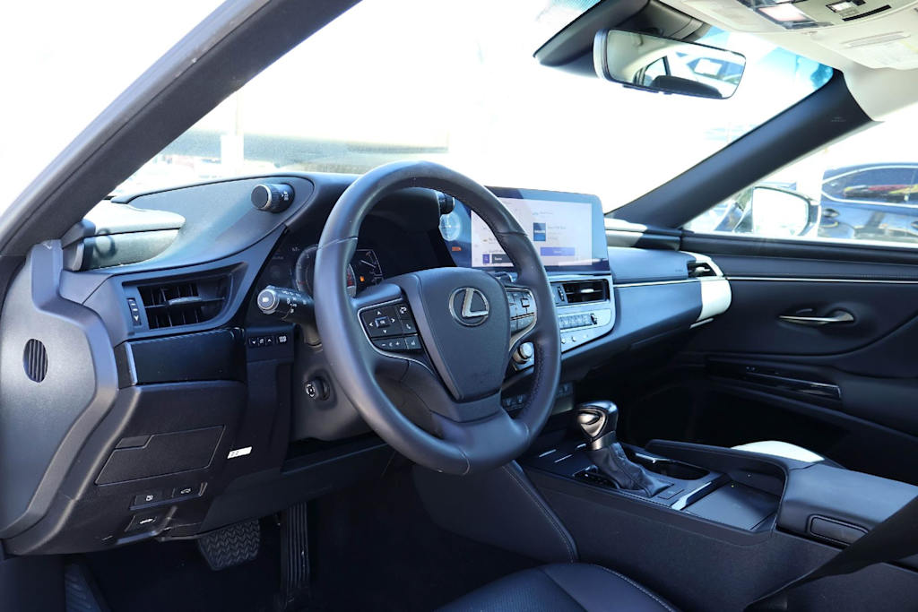 Thumbnail: 2023 Lexus ES - 2