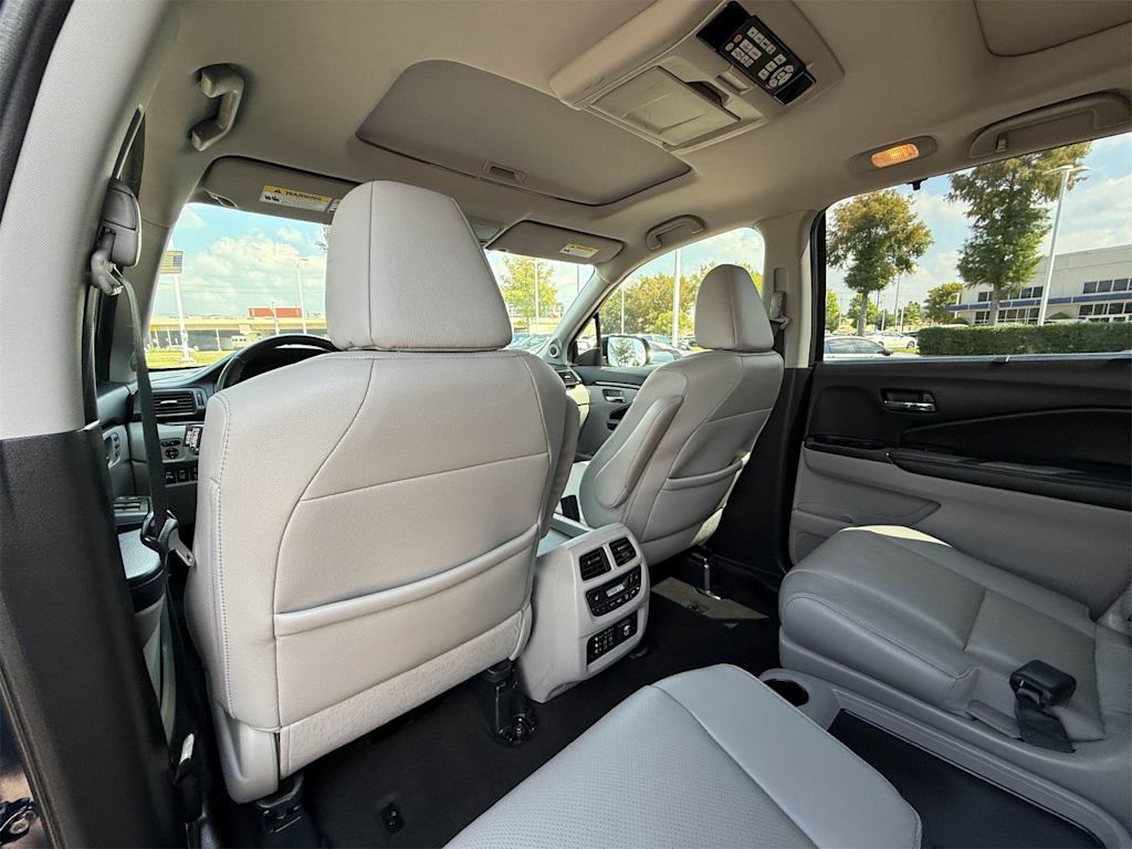 Thumbnail: 2018 Honda Pilot - 12