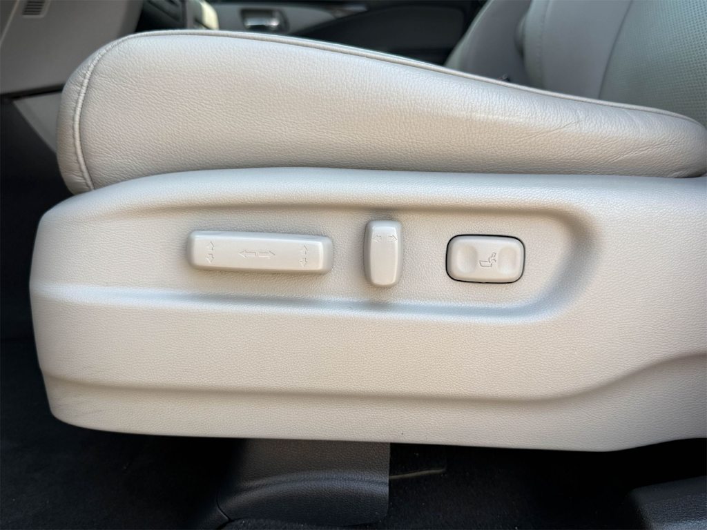 Thumbnail: 2018 Honda Pilot - 24