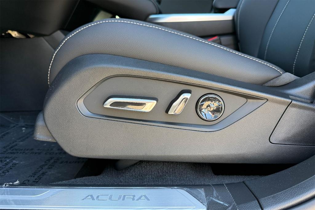 Thumbnail: 2025 Acura RDX - 24