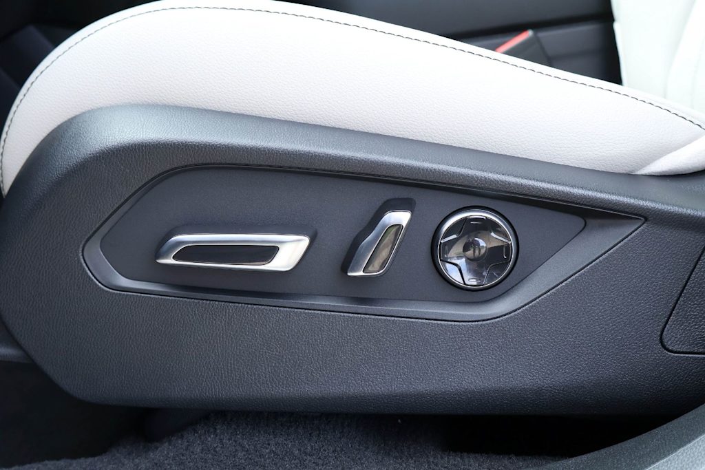 Thumbnail: 2025 Acura RDX - 23