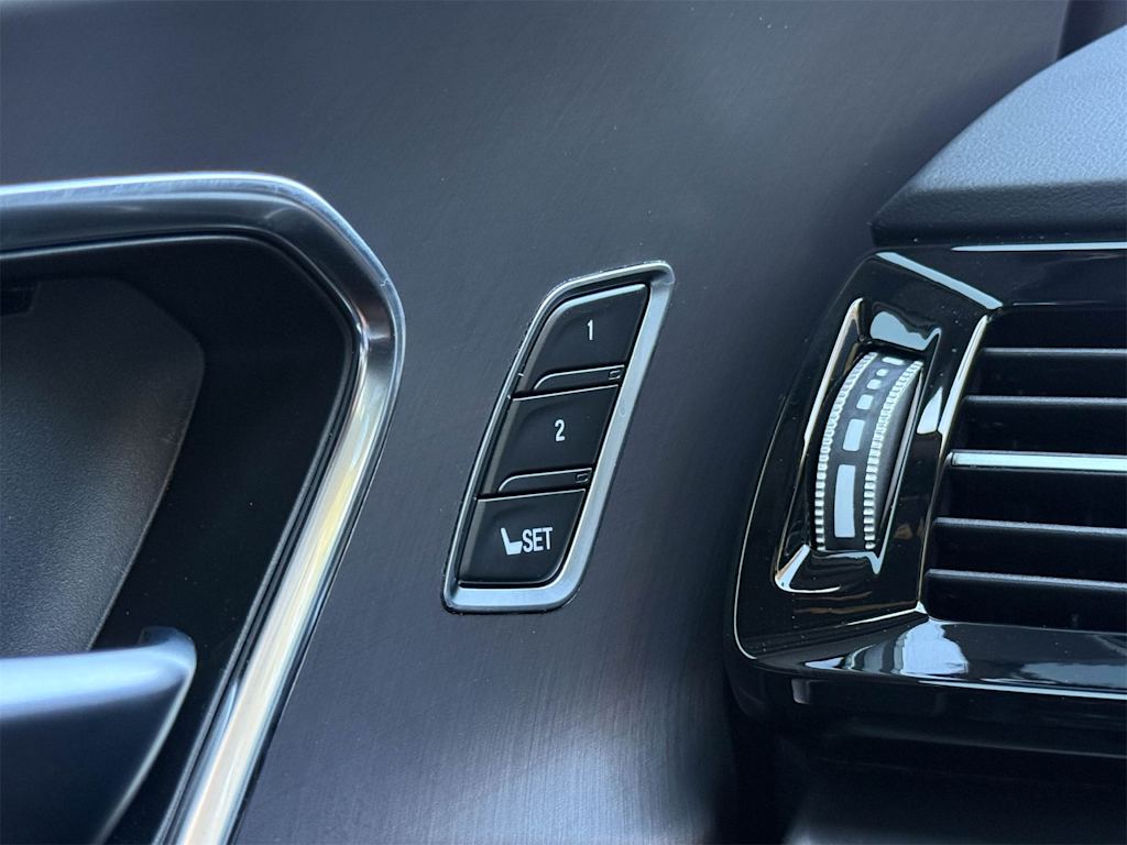 Thumbnail: 2025 Acura RDX - 25