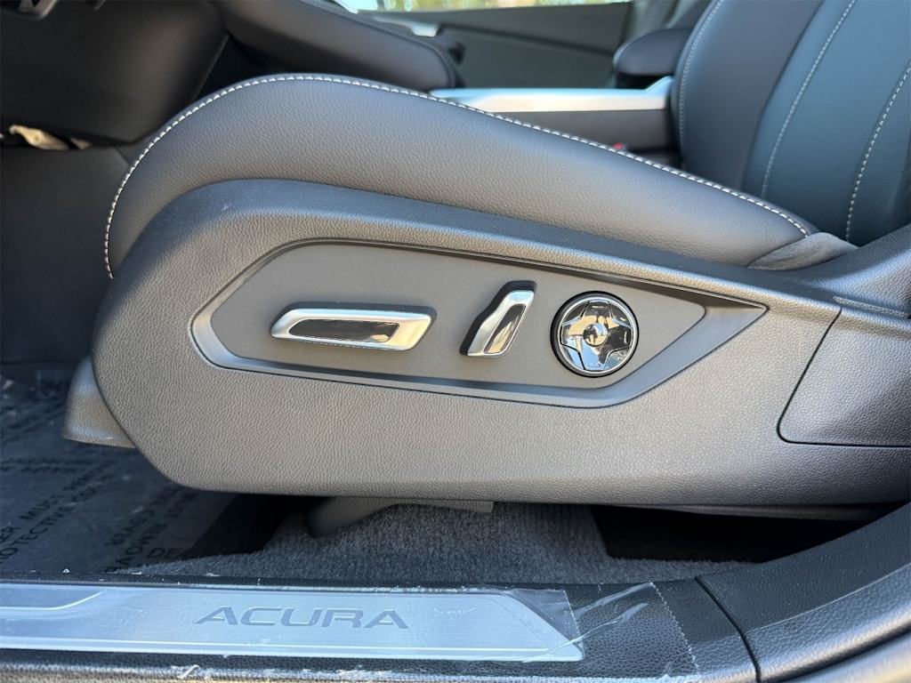 Thumbnail: 2025 Acura RDX - 24