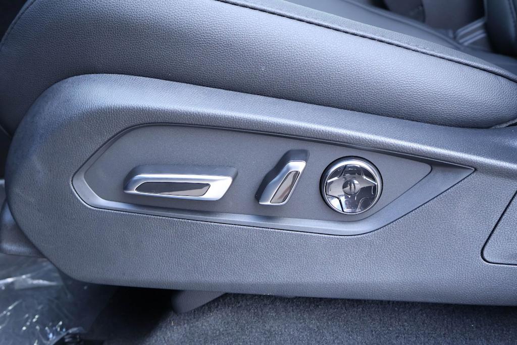 Thumbnail: 2026 Acura MDX - 24