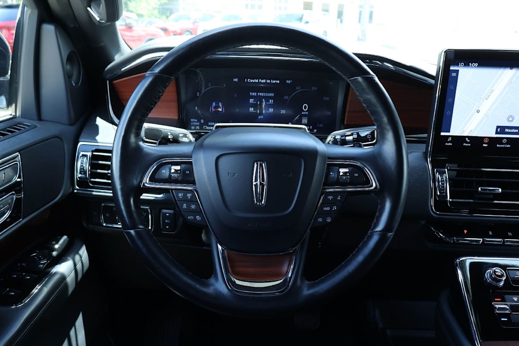 Thumbnail: 2024 Lincoln Navigator - 14
